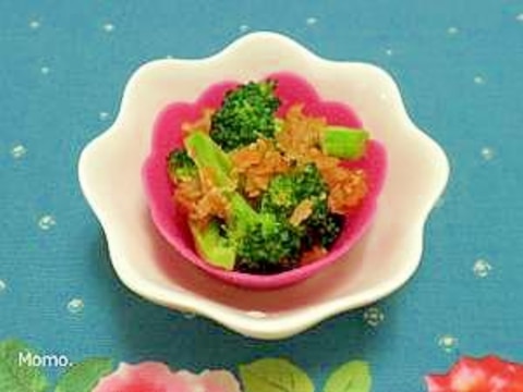 ブロッコリーとキムチのごま油和え